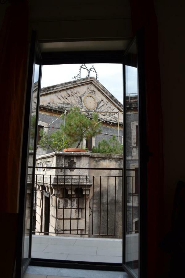 Chez Amelie & Jean-Louis Apartment Catania Luaran gambar